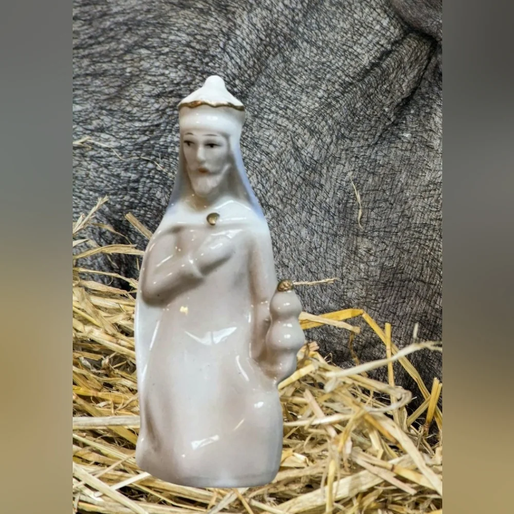Vintage Porcelain Nativity Set, 7 Piece Ceramic Figurines Christmas White Blue - Picture 6 of 12